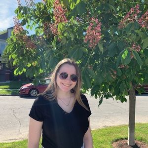 Meet your Posher, Emily